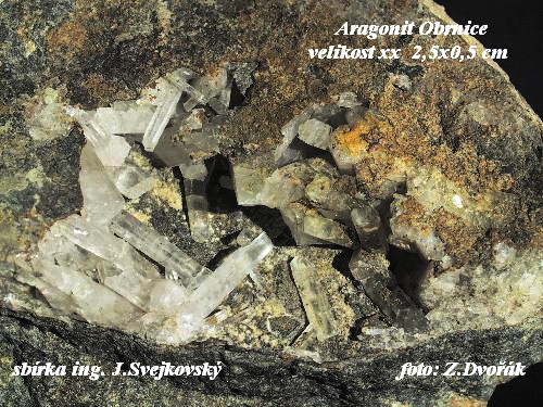 bval kamenolom v Obrnicch nabzel bezbarv krystaly aragonitu "hoeneckho typu"