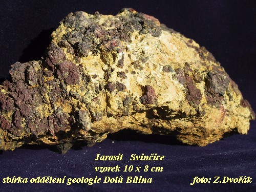 Jarosit je typickm minerlem lokalit, kde dochzelo k vtrn uhl nebo produkt jeho hoen.